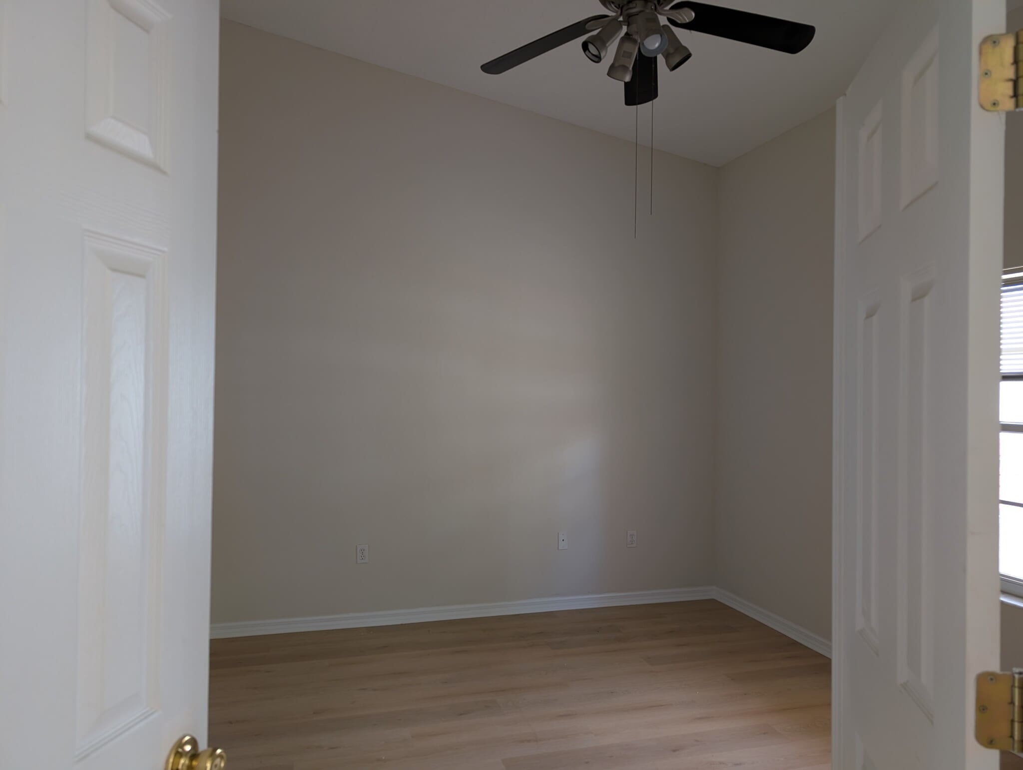 Building Photo - 4240 Central Sarasota Pky