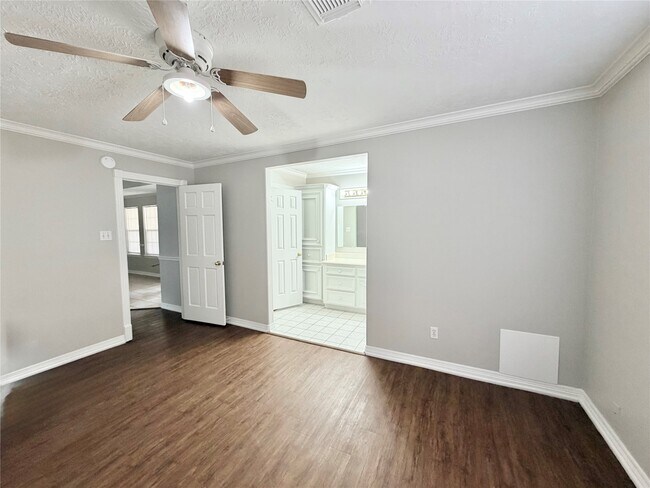 Building Photo - 1311 6th St