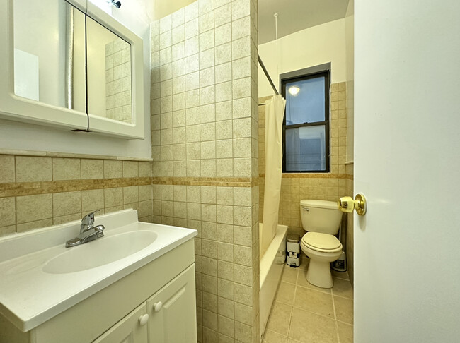 Building Photo - 408 W 130th St