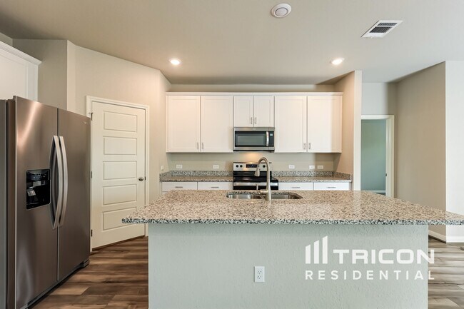 Building Photo - 13626 Paxton Blvd