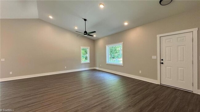 Building Photo - 148 Buena Vista Dr