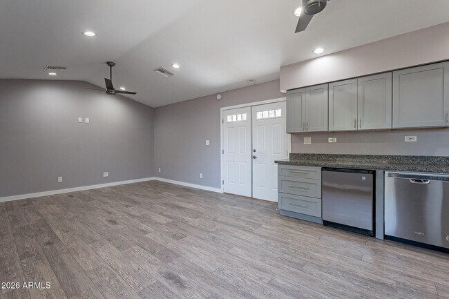 Building Photo - 523 N Pasadena