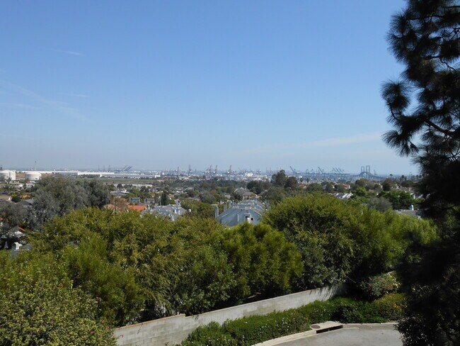 Building Photo - Beautiful remodeled 1 Bed one Bath in  Nor...