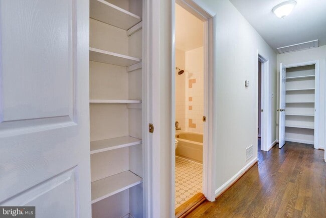 Building Photo - 13636 Greenwood Dr