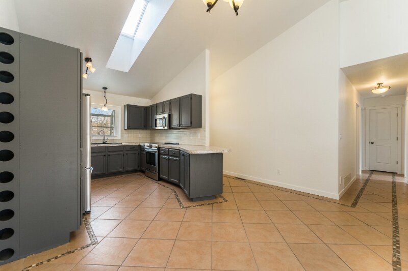 Building Photo - 4400 Sunridge Dr