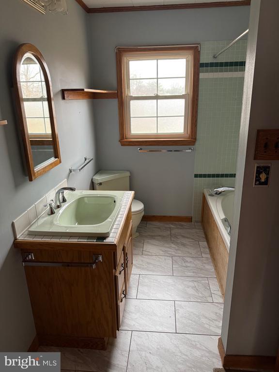 Building Photo - 448 Lake Ave