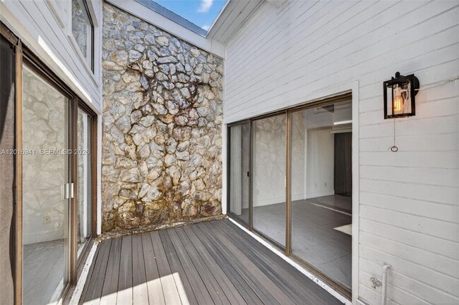 Building Photo - 2619 Parkview Dr S