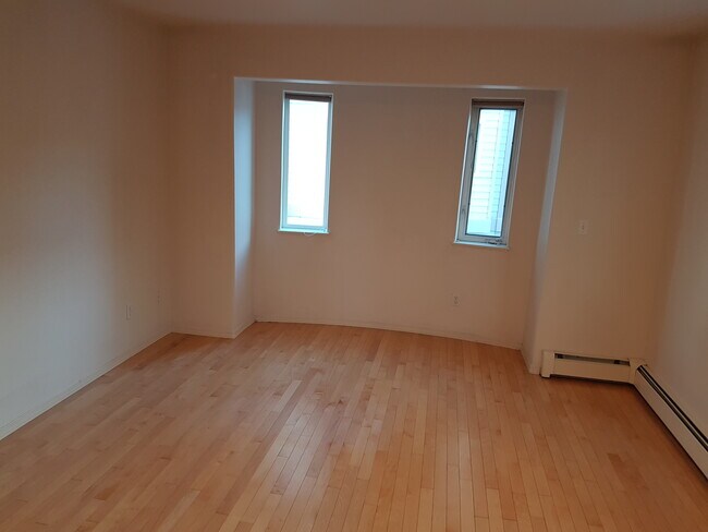 Building Photo - 1311 W 7th Ave