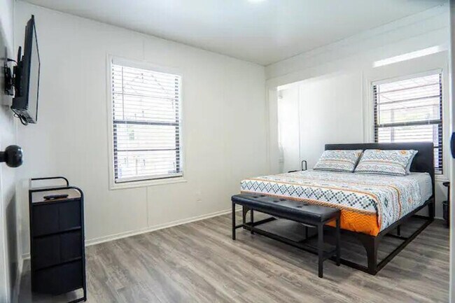 Building Photo - 9096 Dubois Blvd