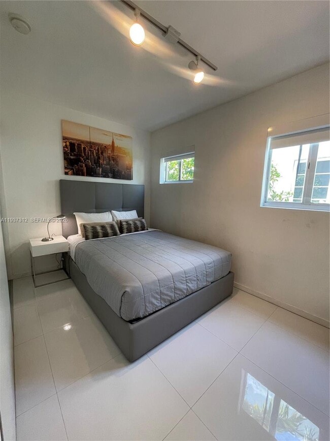 Building Photo - 801 15th St