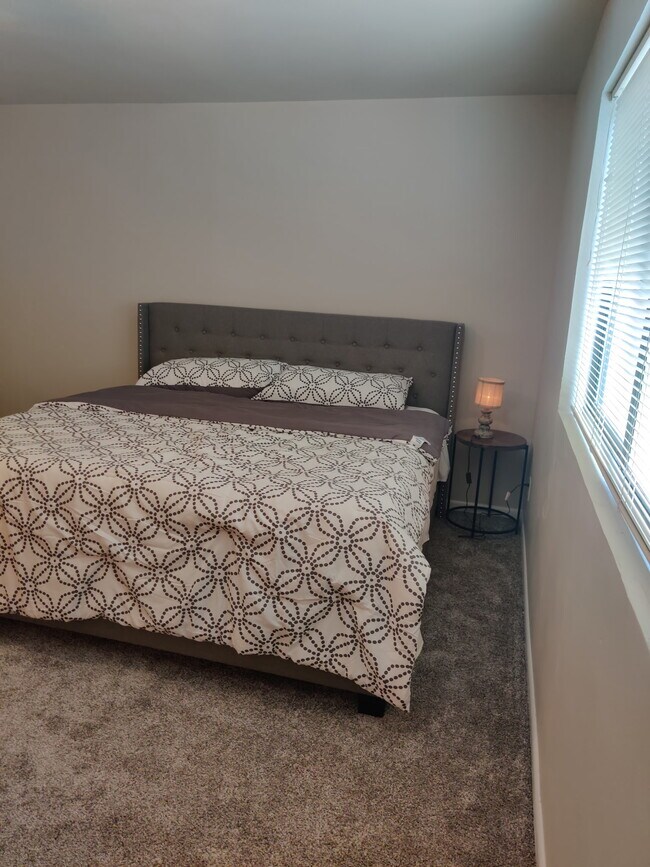 Building Photo - 6373 Ivanhoe Ln