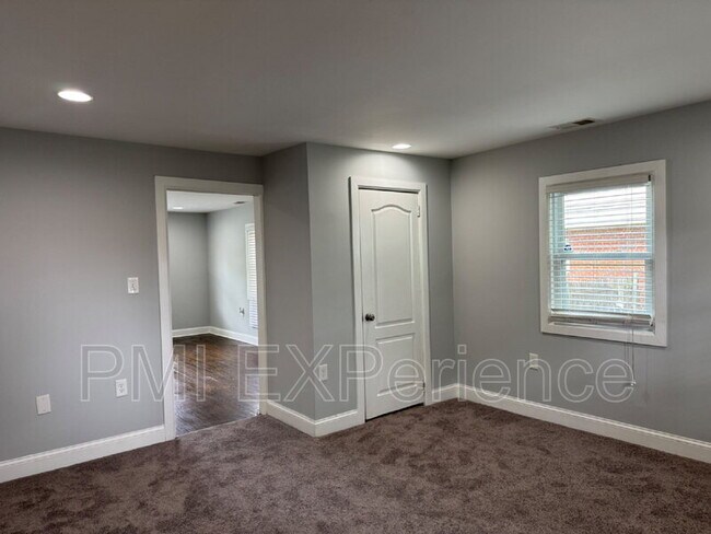 Building Photo - 2304 Lakewood St
