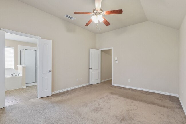 Building Photo - Gorgeous 3 Bedroom 2 Bathroom Home in North Garland!