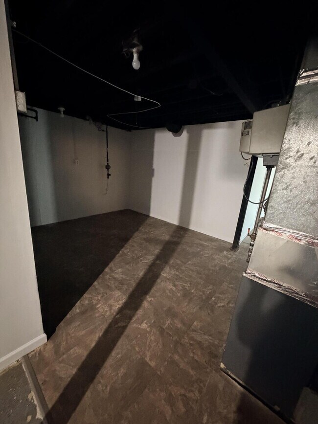 Building Photo - **MOVE-IN SPECIAL**