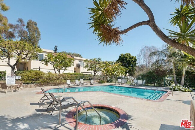 Building Photo - 6476 Cavalleri Rd