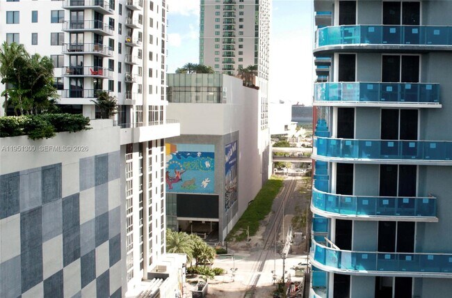 Building Photo - 11 NE 6th St