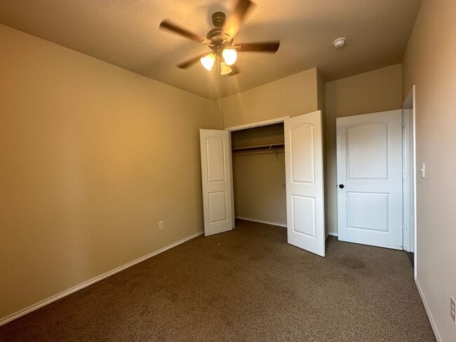 Building Photo - 304 Rosalie Dr