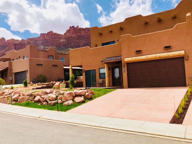 Building Photo - 3374 S Village Loop