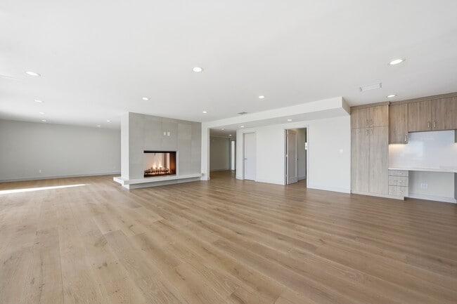 Building Photo - 5527 Burning Tree Dr