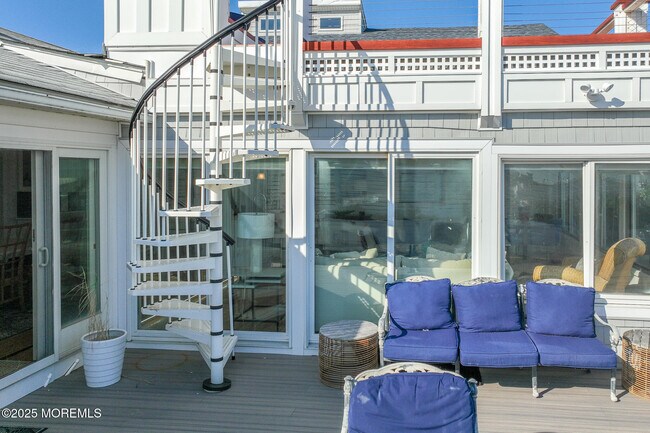 Building Photo - 14 Falls Rd