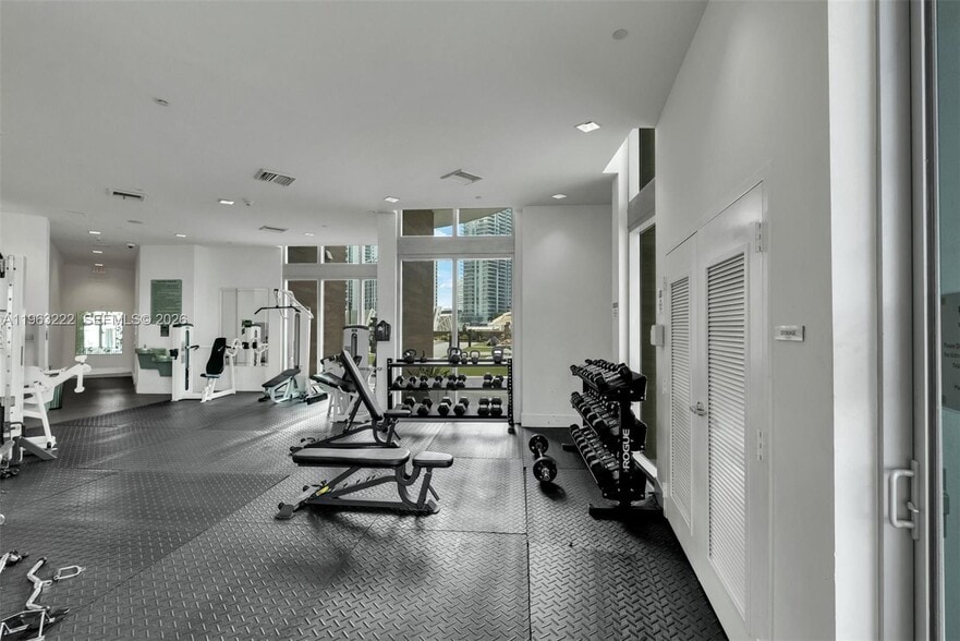 Building Photo - 350 S Miami Ave