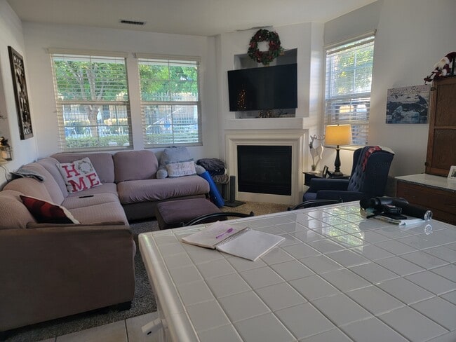 Building Photo - 49 Bluff Cove Dr