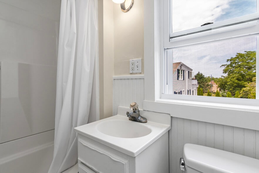 Bathroom - 4 Pleasant St