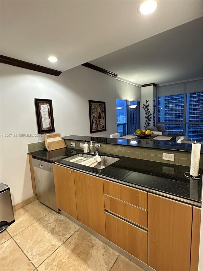Building Photo - 1060 Brickell Ave