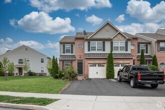 Building Photo - Spacious 3-Bedroom Townhome in Laurel Fiel...