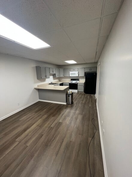 Building Photo - 301 Cypress St