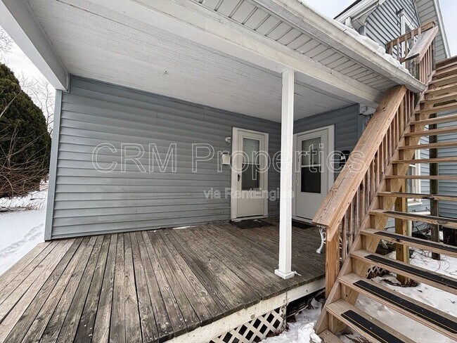 Building Photo - 1039 S Washington St