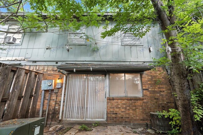 Building Photo - 326 Candlewood Ln