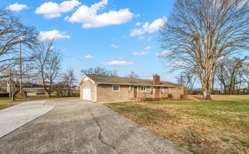 Building Photo - 100 Essex Dr