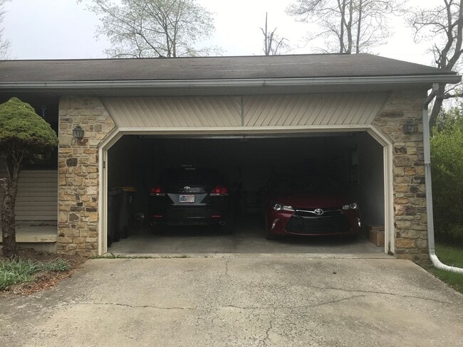 Building Photo - 1701 E Thornton Dr