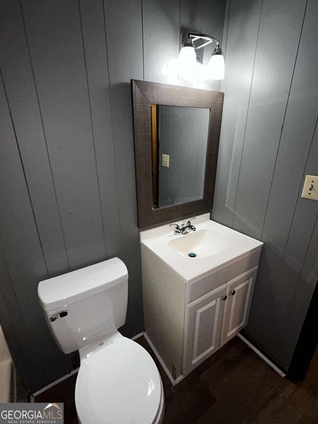 Building Photo - 2891 Village Green Dr