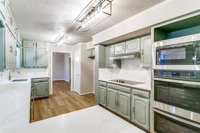 Building Photo - 2 Linderhof Cir