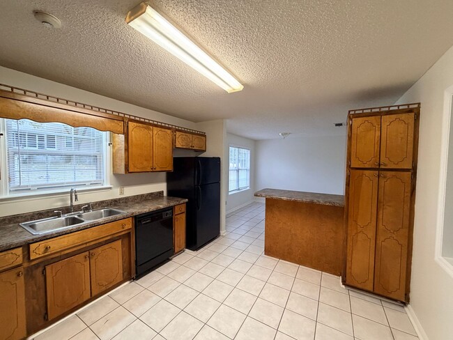 Building Photo - 3 Bedroom/2 Bath home in North Lake Subdiv...