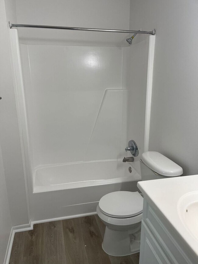 Building Photo - Modern 2-Bed, 1-Bath Oasis with Central Ai...