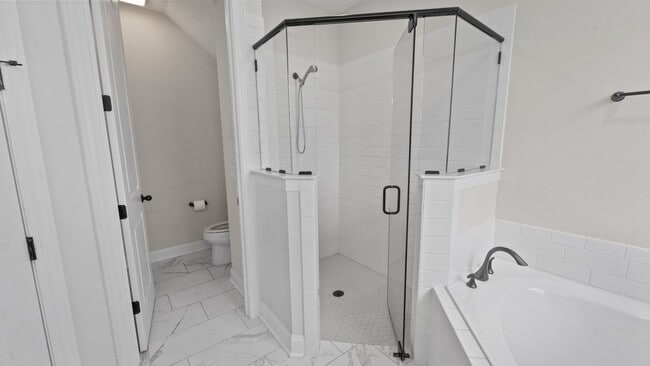 Building Photo - Spacious 6-Bedroom Waterfront Home in Richmond Hill, GA