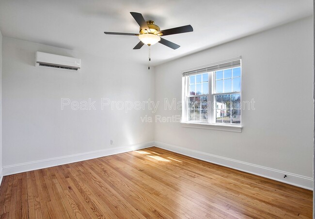 Building Photo - 108 Cox Ln