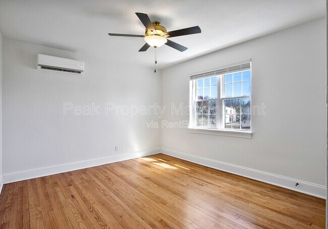 Building Photo - 205 Duncan St