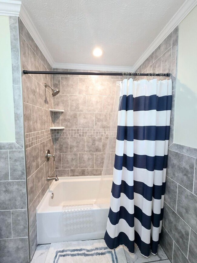 Building Photo - Amazing 4 bed room 3 bathroom home in the country with a large Private lot fully updated!!!!!!!