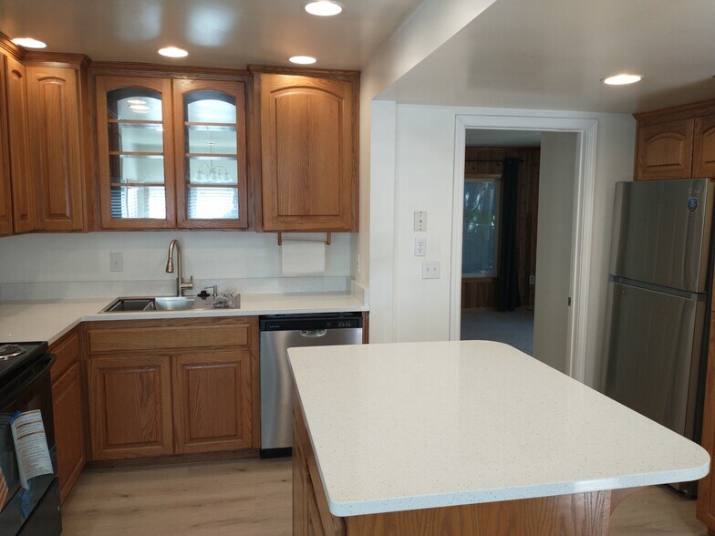 Building Photo - 736 3rd Ave N