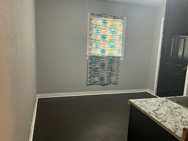 Building Photo - Shreveport Housing