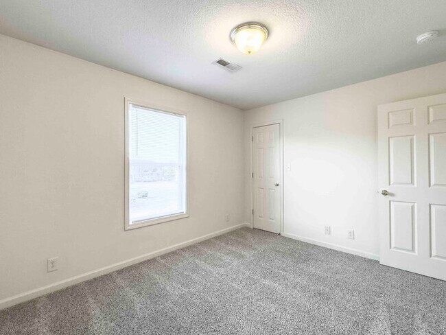 Building Photo - 513-B Peachers Ridge
