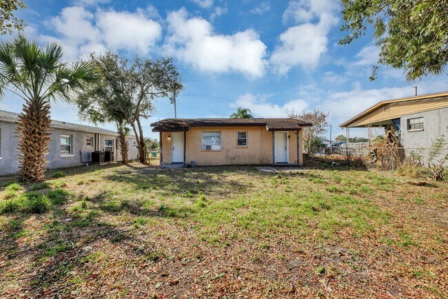 Building Photo - Charming Updated 1-Bedroom Home with Modern Kitchen & Cozy Front Patio