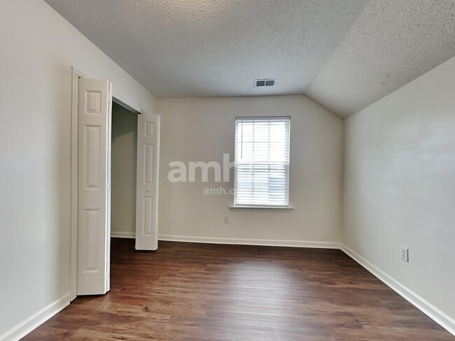 Building Photo - 101 Birkhall Cir