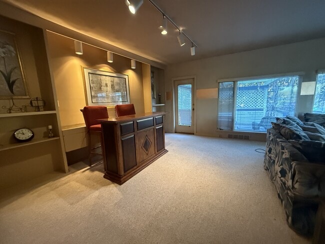 Building Photo - 1722 Alder Dr