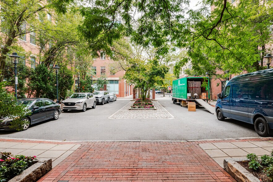 Building Photo - 129 Franklin St