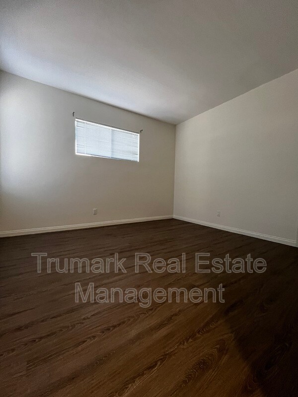 Building Photo - 412 N Kenwood St
